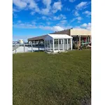 Friesengold Modern Retreat