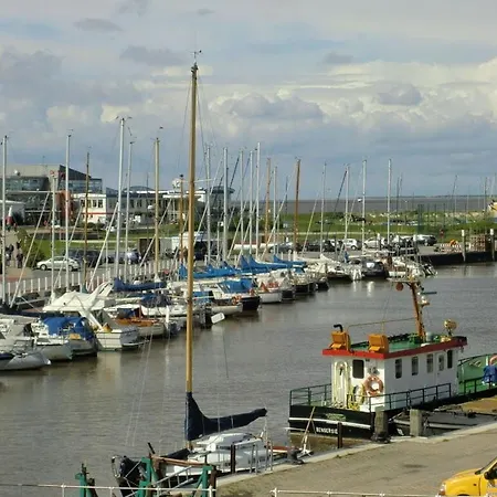 Friesengold Modern Retreat